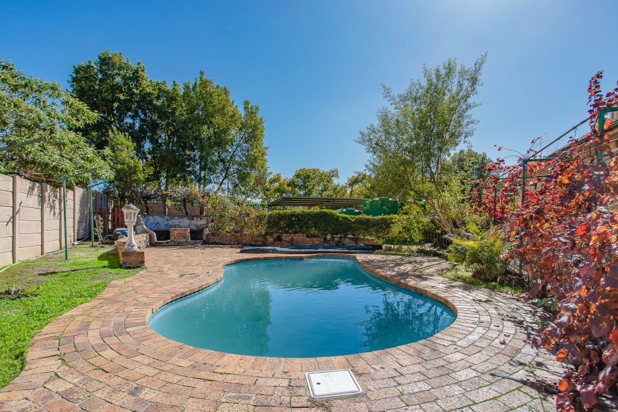 To Let 4 Bedroom Property for Rent in Wellington Central Western Cape